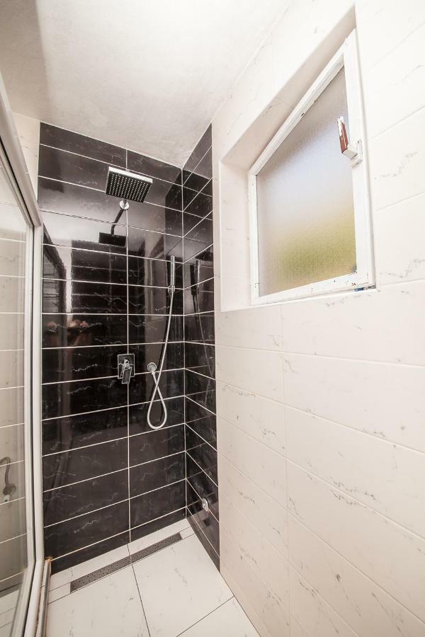 קוטור Alex Guesthouse מראה חיצוני תמונה
